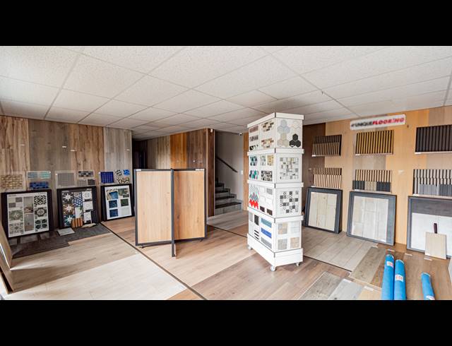 647M² MINI FACTORY FOR SALE IN KNOPJESLAAGTE